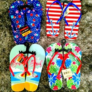 4 pr NWOT flipflops!